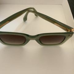 Zonnebril Grün, zoals gemeld door Schönbrunn "Group Center" met iLost