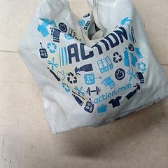 かばん がiLostで Qbuzz GD Groningen Peizerweg によって報告されました