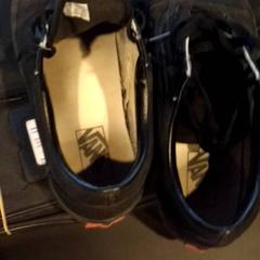 신발 Zwarte vans, iLost를 사용하여 TivoliVredenburg에 보고됨
