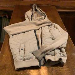 Chaqueta Beige jas, ha sido reportado por Café Leentje con iLost