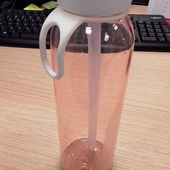 Drinkfles Roze, rapporterat av Qbuzz Fryslân med iLost