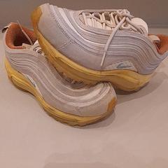 Shoe, as reported by Van der Valk Hotel Schiphol using iLost