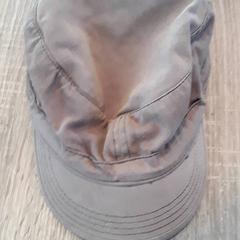 İLost kullanarak EBS Tramplein tarafından bildirildiği gibi Beyzbol şapkası