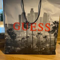 Purchase guess, come riportato da Designer Outlet Roermond utilizzando iLost