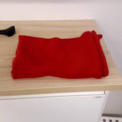 Châle Rode sjaal, a été signalé par IKEA Breda utilisant iLost