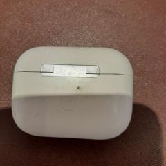 Etui airpods blanc, a été signalé par TCL utilisant iLost