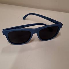 Óculos de sol, como reportado por IKEA Rouen Tourville-La-Rivière utilizando o iLost
