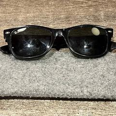 Sunglasses, as reported by MEININGER Hotel Roma Termini using iLost