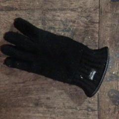 Guants Zwart, segons ha informat De Heeren van Aemstel mitjançant iLost