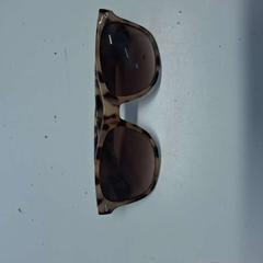 색안경 oranje/bruin, iLost를 사용하여 Avonturenpark Hellendoorn에 보고됨