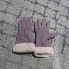 Kesztyű, amint azt Relais Azalys az iLost segítségével jelentette.