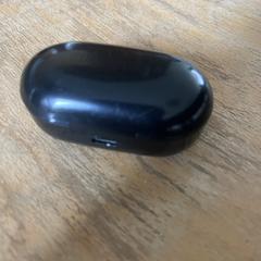 Oortjes houder zwart, jak zgłoszono do iLost