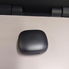 JBL wireless earphones case, iLost-i jakinarazi zaion moduan