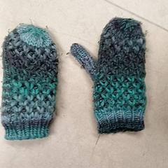 Handschoenen Groen grijs, zoals gemeld door Qbuzz GD Groningen Peizerweg met iLost