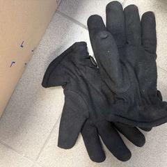 Kleding - Handschoenen zwart، كما تم الإبلاغ عنه بواسطة Centraal magazijn عبر iLost
