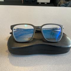 Estuche para gafas con gafas, ha sido reportado por Breng Arnhem con iLost