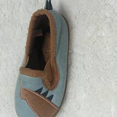 Sloffen Bleu turquoise et brun, zoals gemeld door IKEA Arlon met iLost