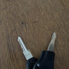 Scooter sleutel en slotsleutel met geel label., as reported to iLost