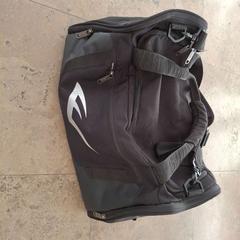 Taška na tělocvik zwart, jak nahlášeno Regio West-Vlaanderen pomocí iLost