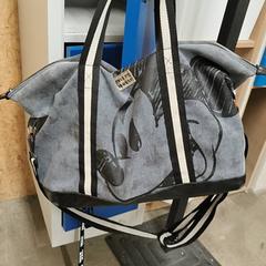 Borsa da ginnastica & Borsa Mickey Mouse zwart-witte strepen, come riportato da IKEA Utrecht utilizzando iLost