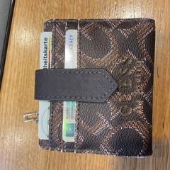 İLost kullanarak Designer Outlet Roosendaal tarafından bildirildiği gibi Cüzdan