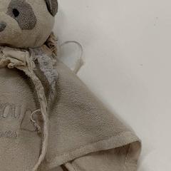 Doudou gris et blanc, a été signalé par IKEA Clermont Ferrand utilisant iLost