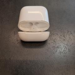AirPodsdoosje, as reported by Rotterdam The Hague Airport using iLost
