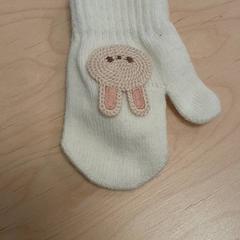 Ujjatlan kesztyű, amint azt IKEA Furuset az iLost segítségével jelentette.