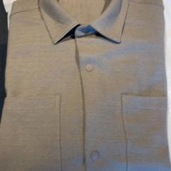 Camisas, como reportado por Inntel Hotels Amsterdam Landmark utilizando o iLost