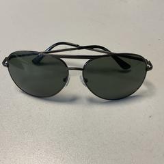 Ulleres de sol Groene glazen, segons ha informat Breng Arnhem mitjançant iLost