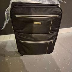 Mala, como reportado por Room Mate Bruno utilizando o iLost