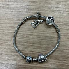 Armband Pandora, gemeldet von Gemeente Westland über iLost