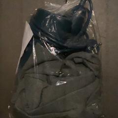 Xersei Blue steamer and grey sweater, segundo informou MEININGER Hotel Amsterdam City West usando iLost