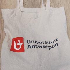 Táska - Stoffen tas, amint azt Regio Antwerpen - Brussel az iLost segítségével jelentette.
