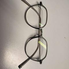 Lentes, segundo informou TheaterHangaar usando iLost