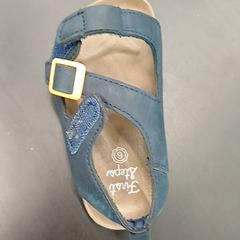 Chaussures de bébé Blue foncée et orange، كما تم الإبلاغ عنه بواسطة IKEA Marseille - Vitrolles عبر iLost