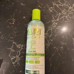 シャンプー Yari, groene fles, green curls がiLostで Van der Valk Hotel Veenendaal によって報告されました