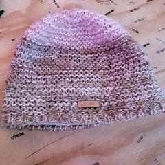 Cap Beige achtige barts muts, come riportato da Schaatsbaan Rotterdam utilizzando iLost