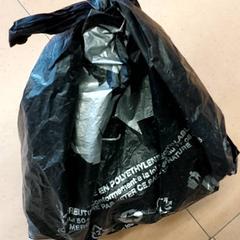 バッグ Plastieken zak がiLostで Regio Antwerpen - Brussel によって報告されました