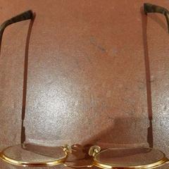 İLost kullanarak TCL tarafından bildirildiği gibi Lunette de vue marron et or