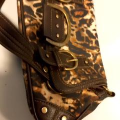 かばん がiLostで Arriva Limburg Noord によって報告されました