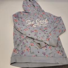 Sweater meisjes がiLostで Gemeente Zonhoven によって報告されました