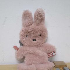 Bross roze  nijntje miffy, amint azt IKEA Heerlen az iLost segítségével jelentette.