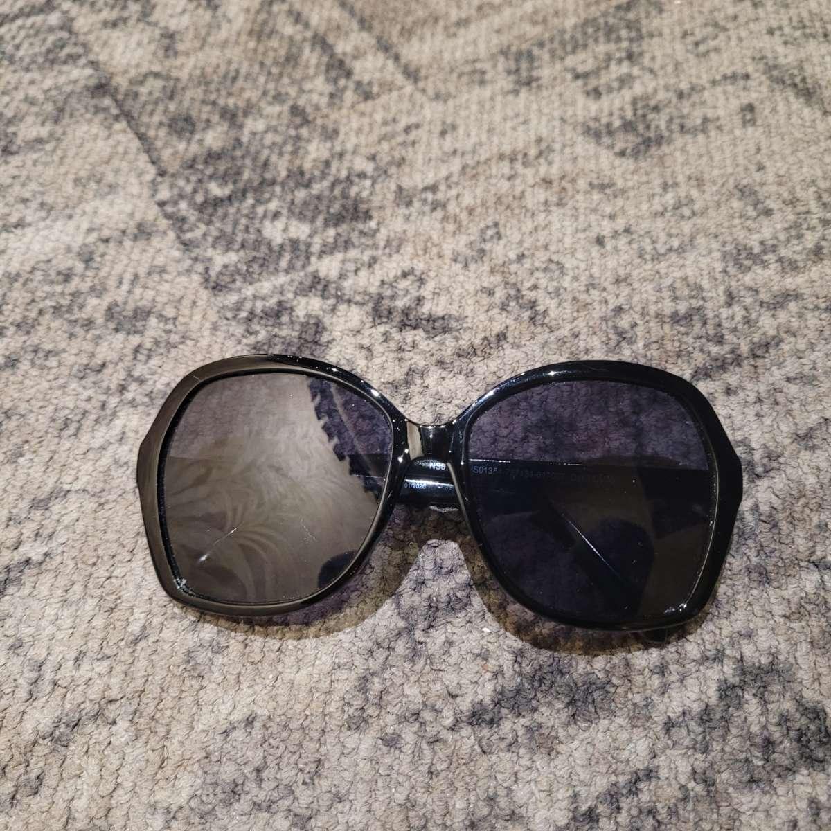 Sunglasses gevonden op het toilet