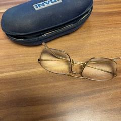 안경이 있는 안경 케이스, iLost를 사용하여 Pathé Buitenhof에 보고됨