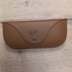 Rayban brillenkoker, segons ha informat Pouw Vervoer mitjançant iLost
