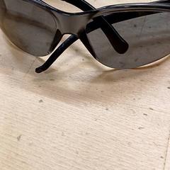 Lunettes de soleil Noir, segundo informou IKEA Strasbourg usando iLost