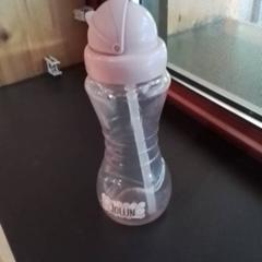 Láhev Roze, jak nahlášeno Apenheul pomocí iLost