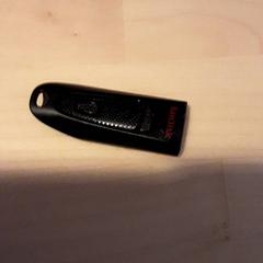 Usb-eskua stick, gisa salatu by LUMC iLost erabiliz