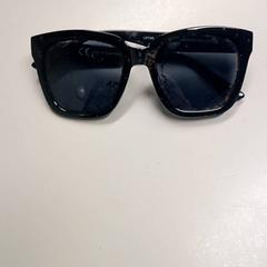 Occhiali da sole Zwart, come riportato da Burgers' Zoo utilizzando iLost